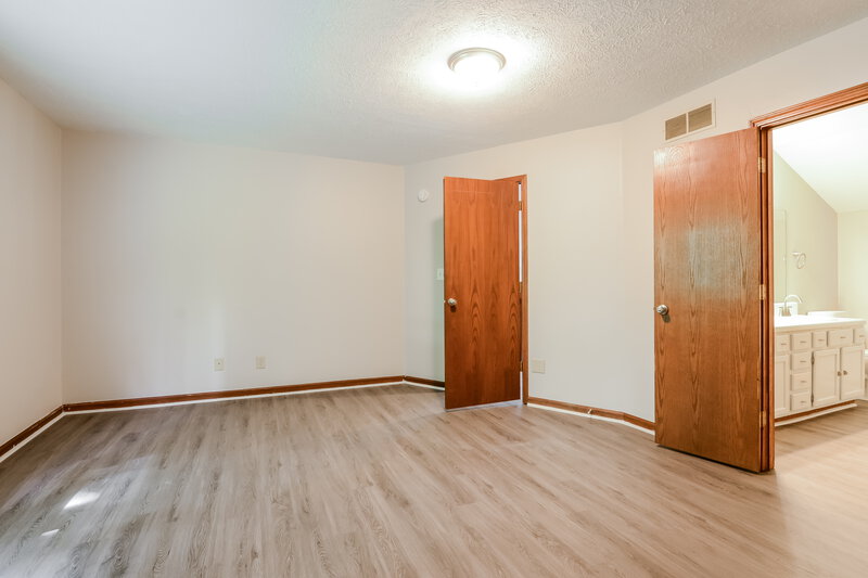 2,110/Mo, 1804 Shorter Ct Indianapolis, IN 46214 Main Bedroom View 2