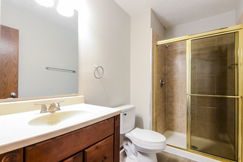 2,110/Mo, 1804 Shorter Ct Indianapolis, IN 46214 Main Bathroom View