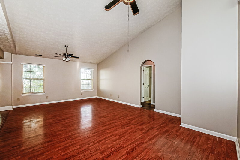 1,650/Mo, 2043 Glendora Dr Indianapolis, IN 46214 Living Room View