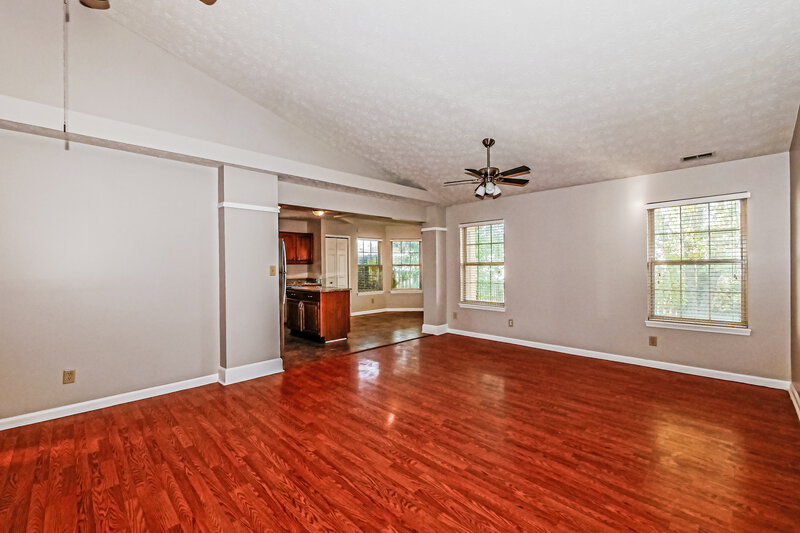 1,650/Mo, 2043 Glendora Dr Indianapolis, IN 46214 Living Room View 3