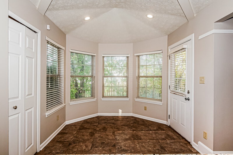 1,650/Mo, 2043 Glendora Dr Indianapolis, IN 46214 Dining Room View