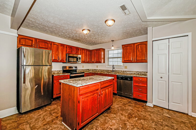 1,650/Mo, 2043 Glendora Dr Indianapolis, IN 46214 Kitchen View