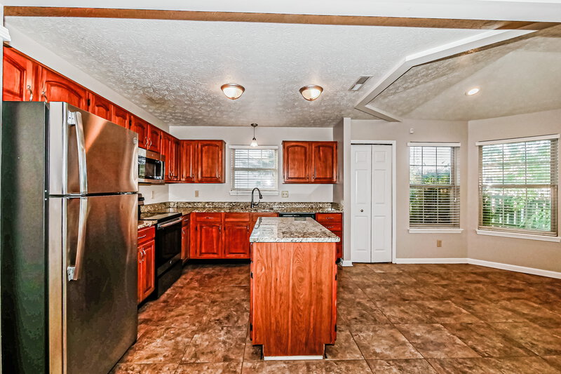 1,650/Mo, 2043 Glendora Dr Indianapolis, IN 46214 Kitchen View 2