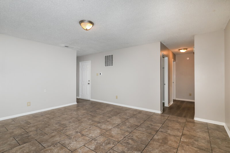 1,675/Mo, 6855 Youngberry Dr Indianapolis, IN 46217 Living Room View 3