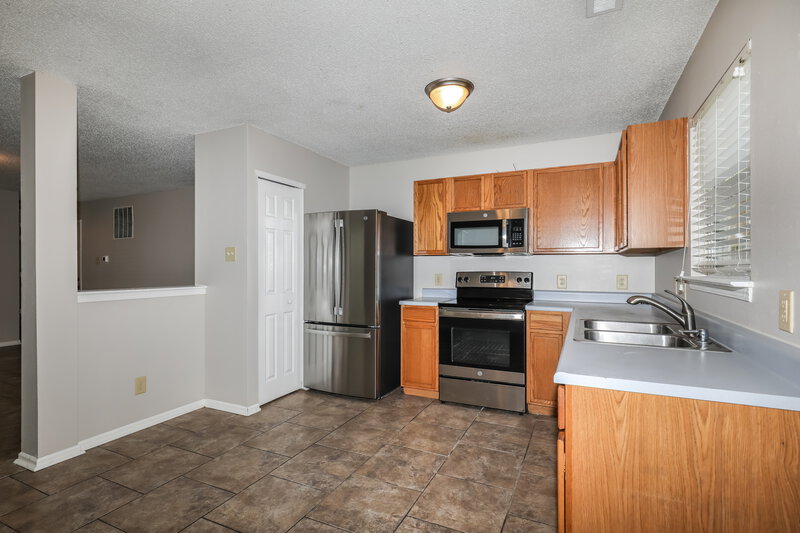 1,675/Mo, 6855 Youngberry Dr Indianapolis, IN 46217 Kitchen View