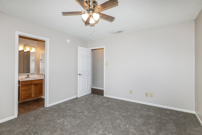1,675/Mo, 6855 Youngberry Dr Indianapolis, IN 46217 Main Bedroom View 2