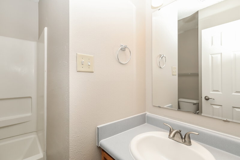 1,675/Mo, 6855 Youngberry Dr Indianapolis, IN 46217 Bathroom View