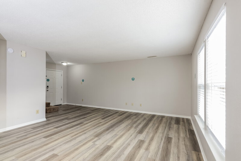 1,740/Mo, 6812 Everbloom Ln Indianapolis, IN 46217 Living Room View 3