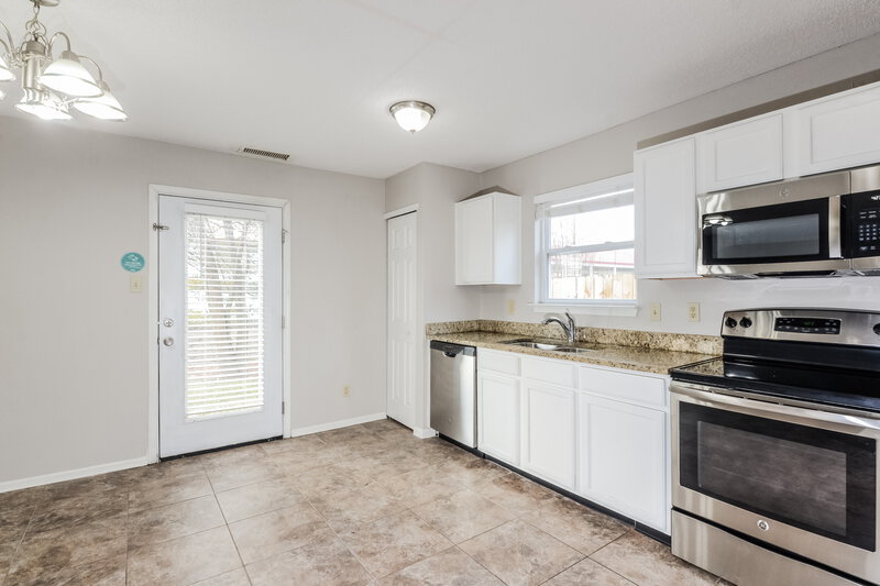 1,740/Mo, 6812 Everbloom Ln Indianapolis, IN 46217 Dining Room View