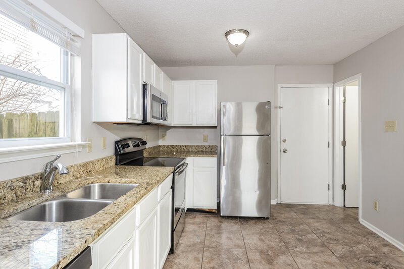 1,740/Mo, 6812 Everbloom Ln Indianapolis, IN 46217 Kitchen View 2