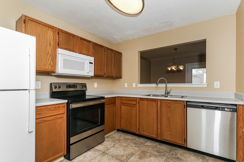1,680/Mo, 2511 Redland Ln Indianapolis, IN 46217 Kitchen View