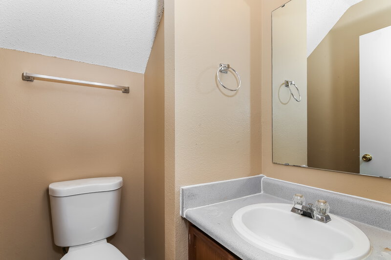 1,680/Mo, 2511 Redland Ln Indianapolis, IN 46217 Bathroom View 2