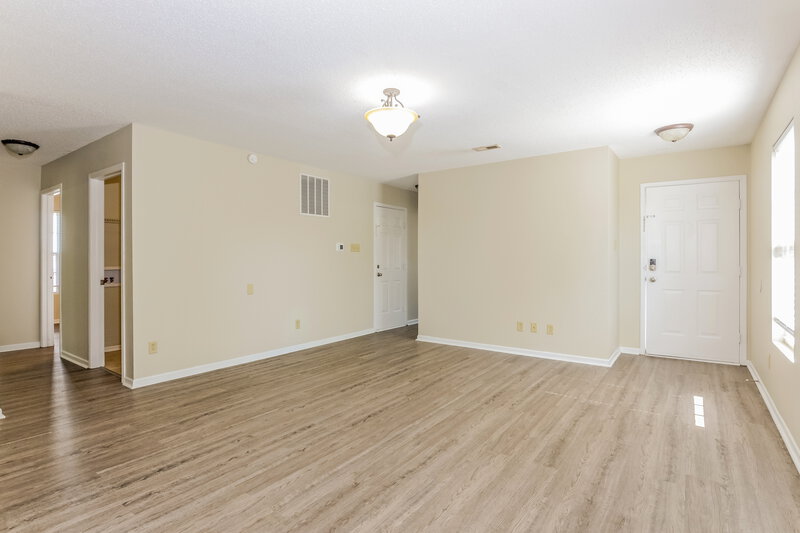 2,260/Mo, 1436 Alonzo Pl Indianapolis, IN 46217 Living Room View 2