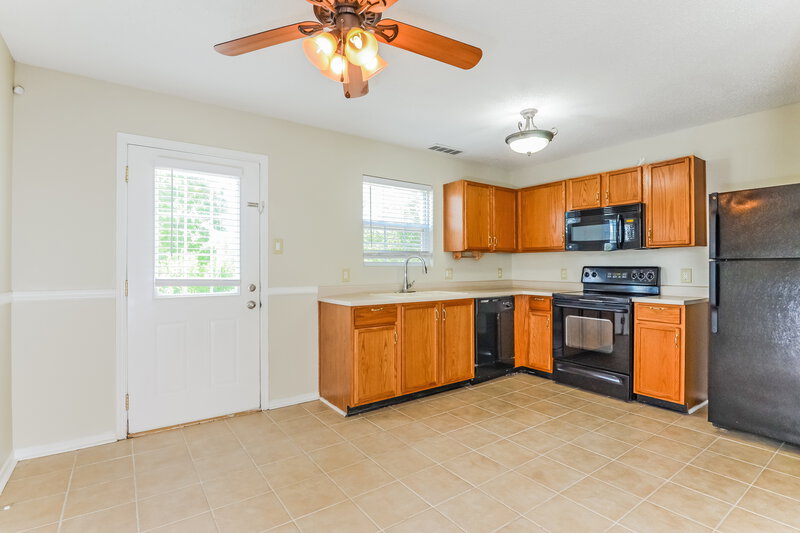 2,260/Mo, 1436 Alonzo Pl Indianapolis, IN 46217 Kitchen View