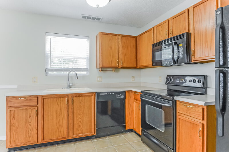 2,260/Mo, 1436 Alonzo Pl Indianapolis, IN 46217 Kitchen View 2