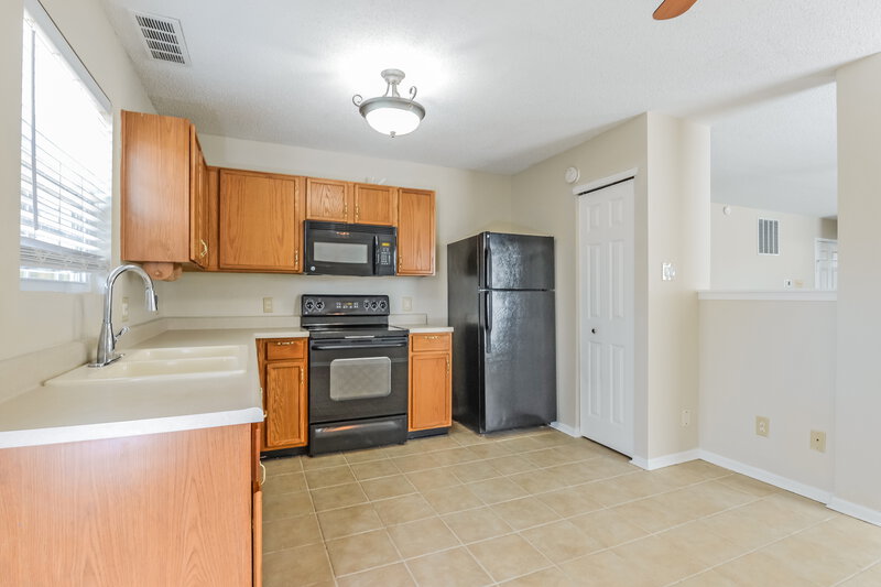 2,260/Mo, 1436 Alonzo Pl Indianapolis, IN 46217 Kitchen View 3