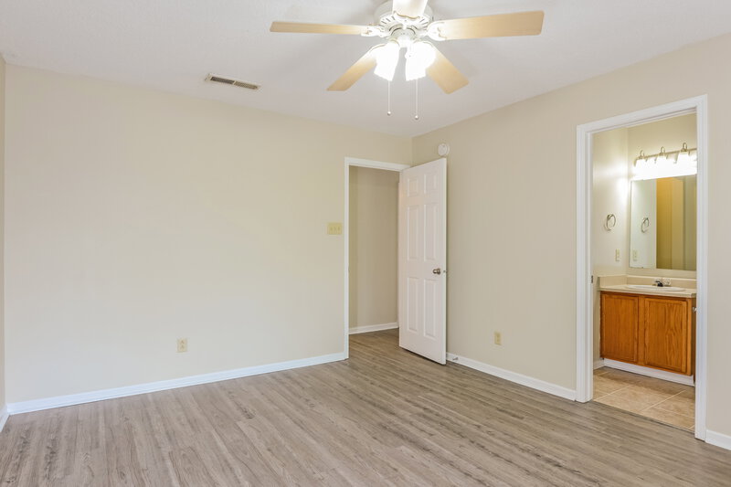 2,260/Mo, 1436 Alonzo Pl Indianapolis, IN 46217 Bedroom View 2