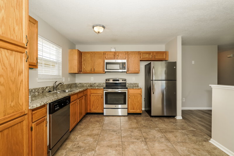 1,640/Mo, 5837 Ashcroft Dr Indianapolis, IN 46221 Kitchen View