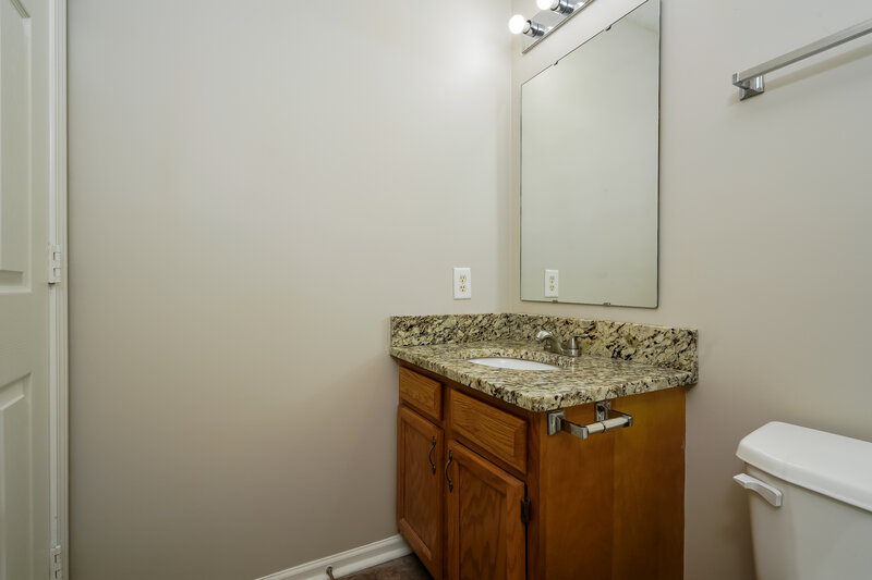 1,640/Mo, 5837 Ashcroft Dr Indianapolis, IN 46221 Main Bathroom View 2