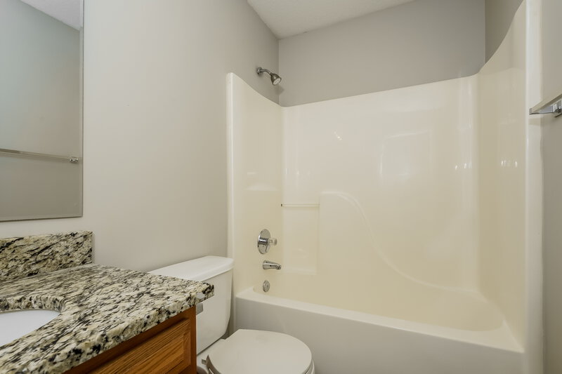 1,640/Mo, 5837 Ashcroft Dr Indianapolis, IN 46221 Bathroom View
