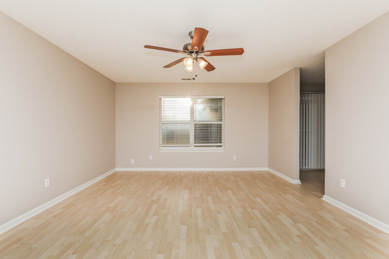 1,625/Mo, 5102 Emmert Dr Indianapolis, IN 46221 Living Room View
