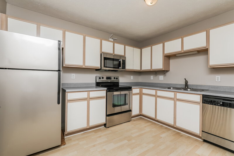 1,625/Mo, 5102 Emmert Dr Indianapolis, IN 46221 Kitchen View