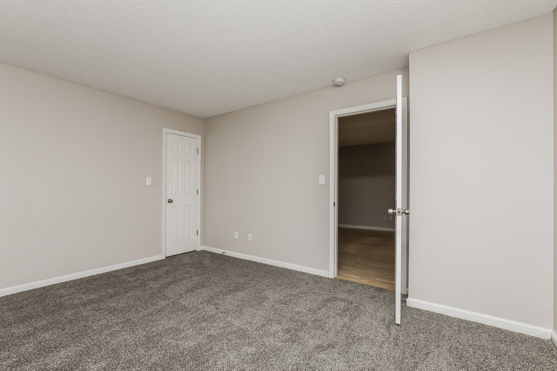 1,625/Mo, 5102 Emmert Dr Indianapolis, IN 46221 Main Bedroom View 2