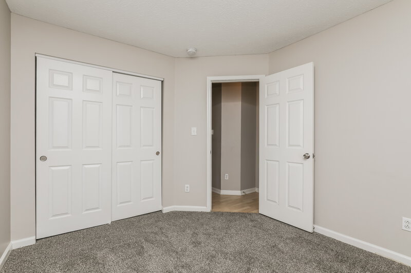 1,625/Mo, 5102 Emmert Dr Indianapolis, IN 46221 Bedroom View