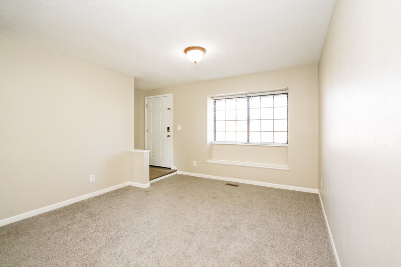 1,750/Mo, 6938 Kellum Dr Indianapolis, IN 46221 Living Room View