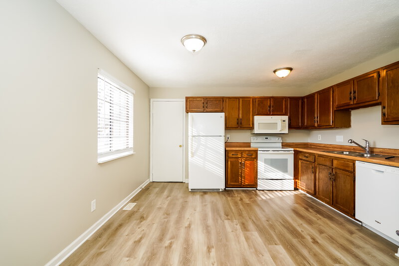 1,750/Mo, 6938 Kellum Dr Indianapolis, IN 46221 Kitchen View