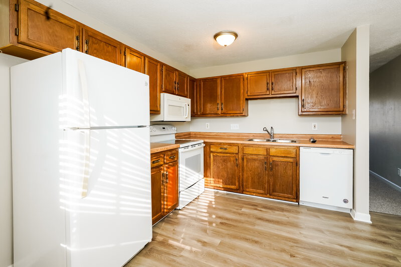 1,750/Mo, 6938 Kellum Dr Indianapolis, IN 46221 Kitchen View 2