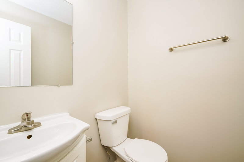 1,750/Mo, 6938 Kellum Dr Indianapolis, IN 46221 Main Bathroom View