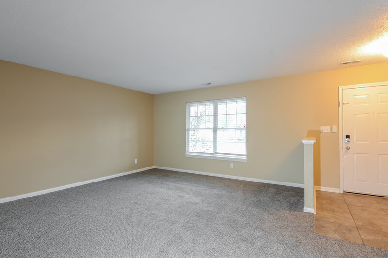 2,005/Mo, 5821 Dollar Forge Dr Indianapolis, IN 46221 Living Room View