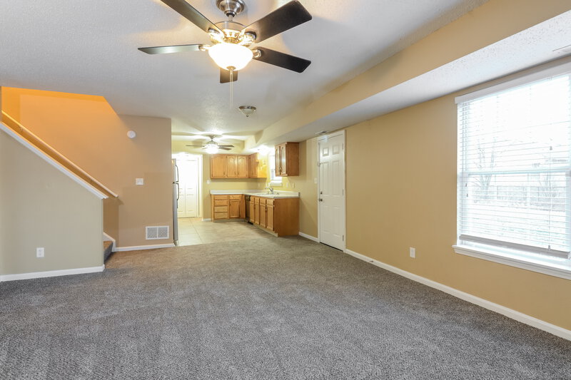 2,005/Mo, 5821 Dollar Forge Dr Indianapolis, IN 46221 Living Room View 2