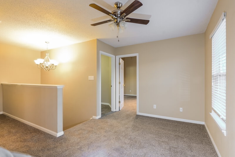 2,005/Mo, 5821 Dollar Forge Dr Indianapolis, IN 46221 Sitting Room View 2