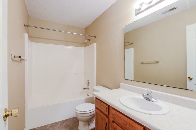2,005/Mo, 5821 Dollar Forge Dr Indianapolis, IN 46221 Bathroom View