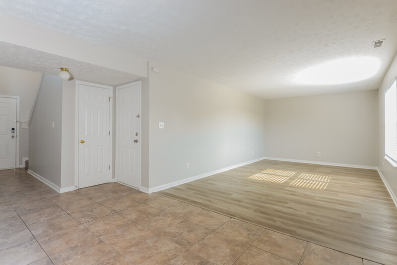 2,200/Mo, 5925 Copeland Mills Dr Indianapolis, IN 46221 Floorplan View 3