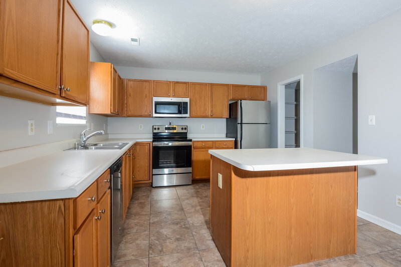 2,200/Mo, 5925 Copeland Mills Dr Indianapolis, IN 46221 Misc View 5