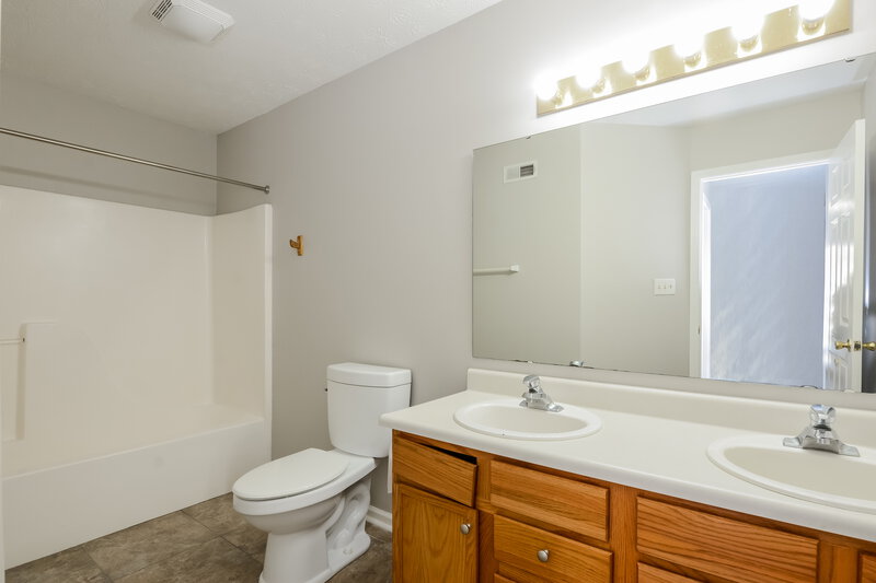 2,200/Mo, 5925 Copeland Mills Dr Indianapolis, IN 46221 Misc View 8