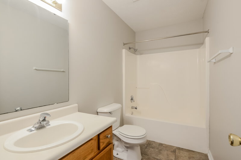 2,200/Mo, 5925 Copeland Mills Dr Indianapolis, IN 46221 Misc View 12