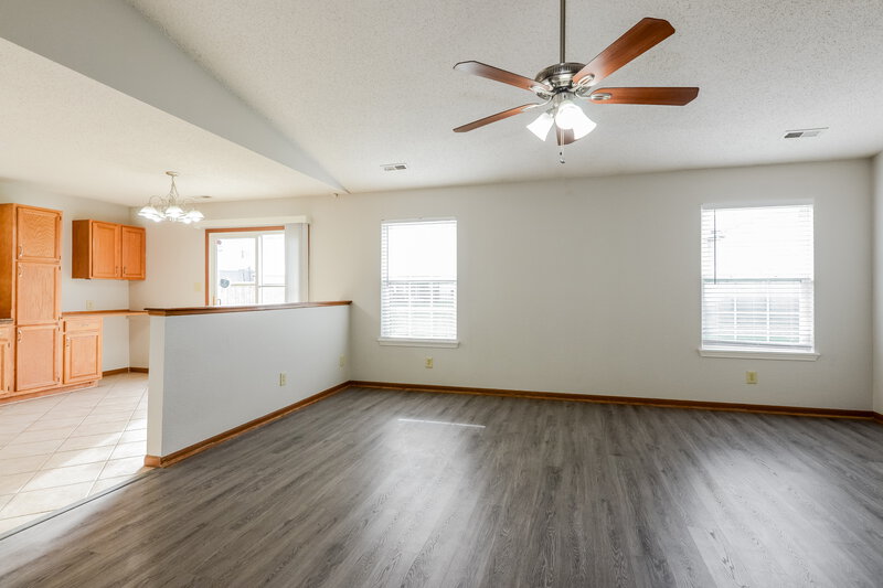 2,310/Mo, 6036 Riversport Ct Indianapolis, IN 46221 Living Room View 2