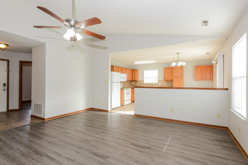 2,310/Mo, 6036 Riversport Ct Indianapolis, IN 46221 Living Room View 3