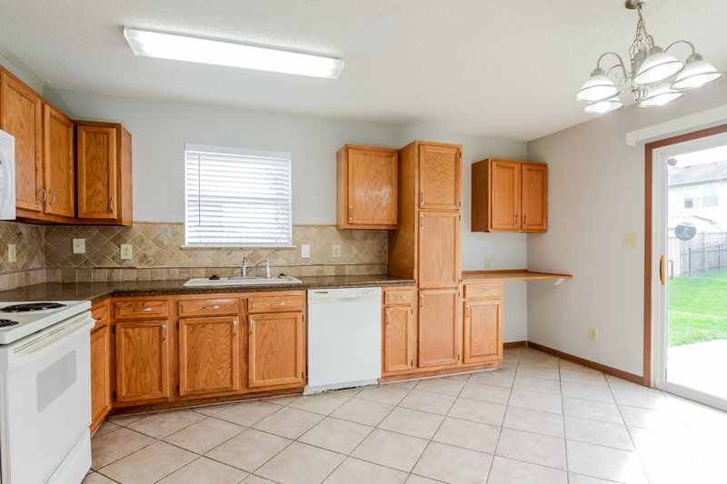 2,310/Mo, 6036 Riversport Ct Indianapolis, IN 46221 Kitchen View 2