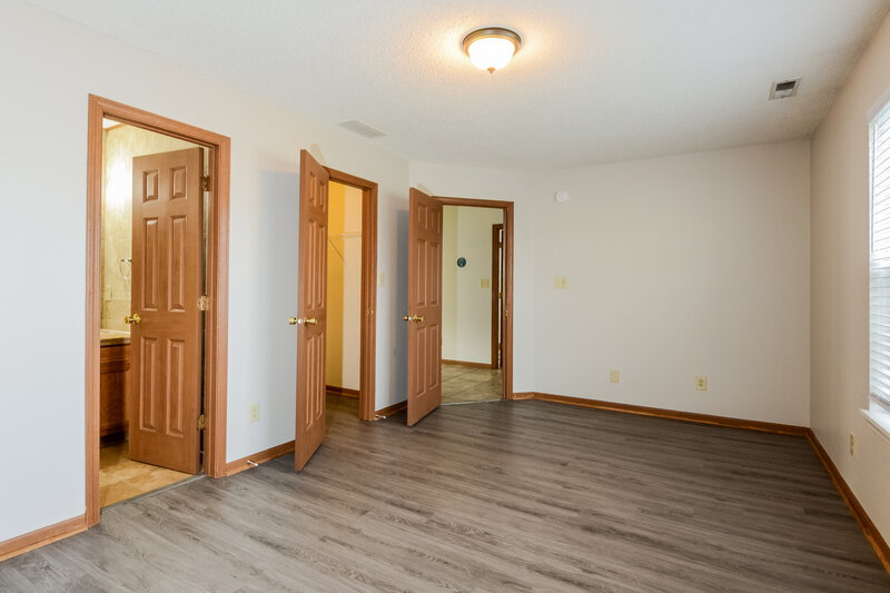 2,310/Mo, 6036 Riversport Ct Indianapolis, IN 46221 Main Bedroom View
