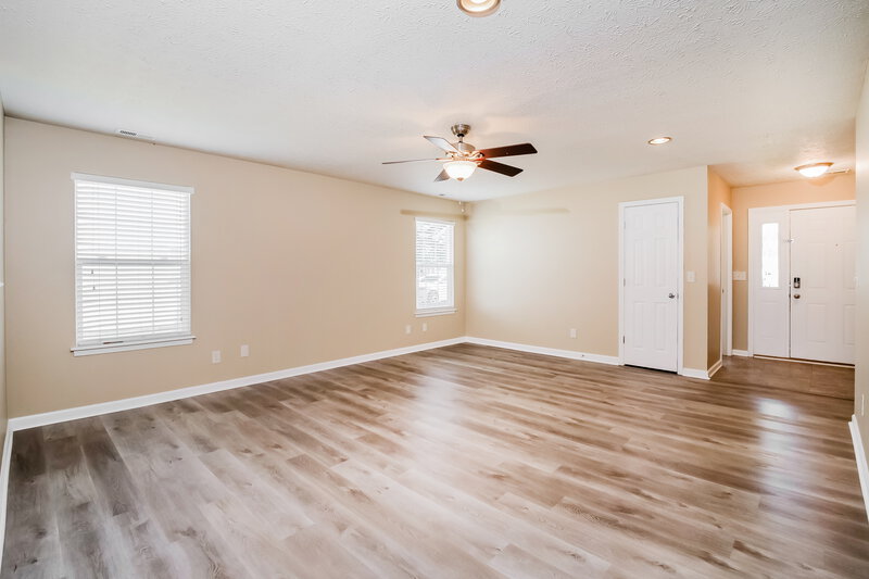 1,730/Mo, 622 Shingle Oak Ct Indianapolis, IN 46224 Living Room View 2