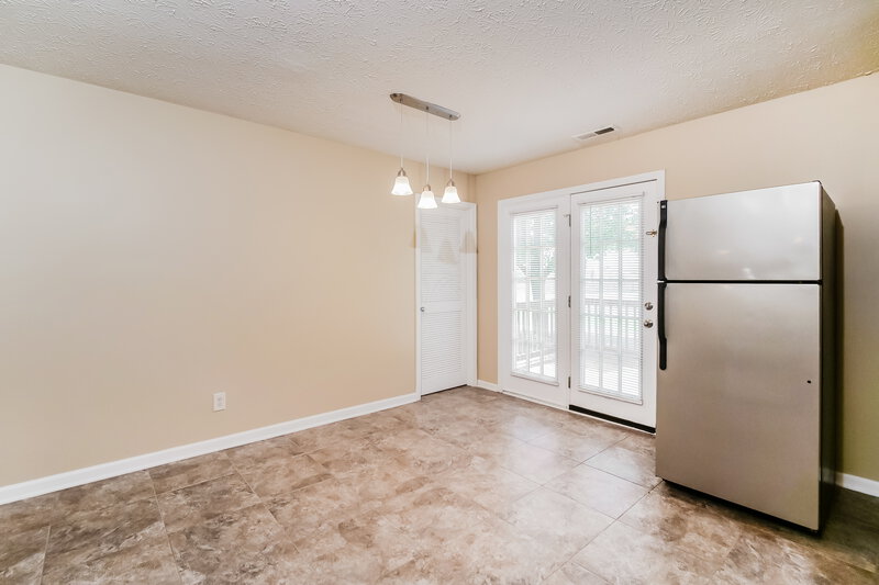 1,730/Mo, 622 Shingle Oak Ct Indianapolis, IN 46224 Dining Room View