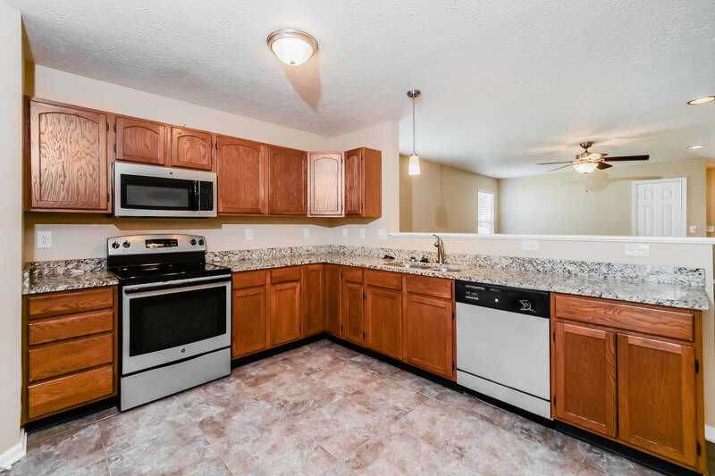 1,730/Mo, 622 Shingle Oak Ct Indianapolis, IN 46224 Kitchen View
