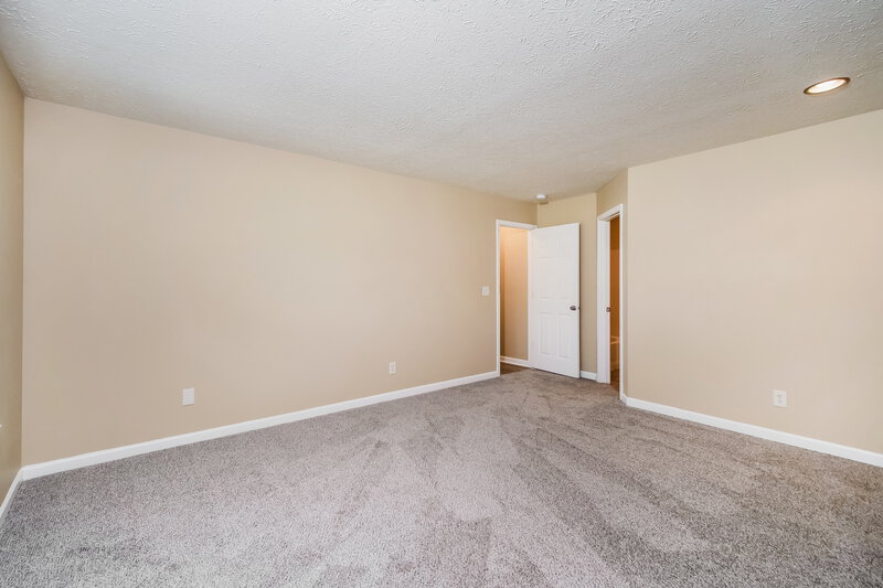1,730/Mo, 622 Shingle Oak Ct Indianapolis, IN 46224 Main Bedroom View 2