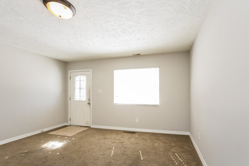 1,485/Mo, 4804 N Kenyon Dr Indianapolis, IN 46226 Living Room View