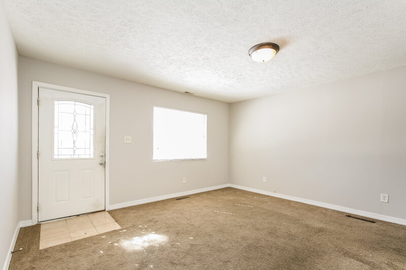 1,485/Mo, 4804 N Kenyon Dr Indianapolis, IN 46226 Living Room View 3